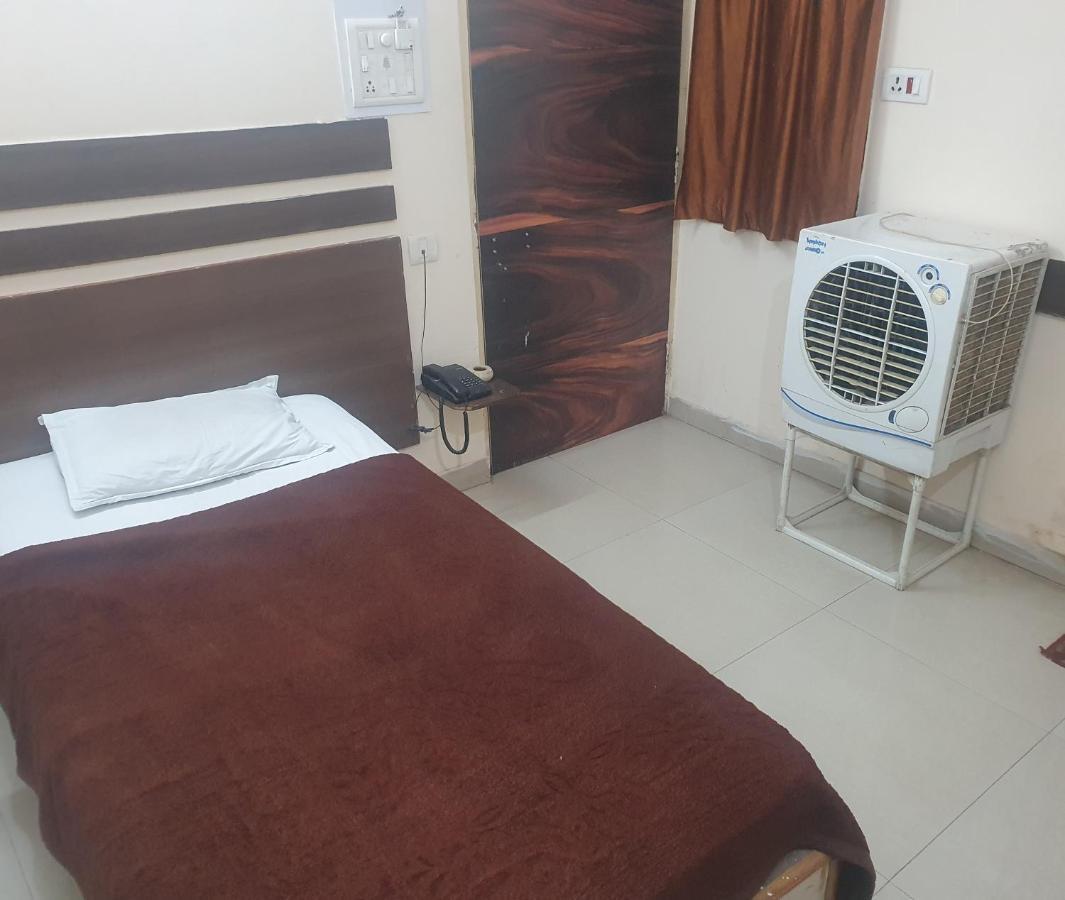 Hotel Anmol Ambikāpur Kültér fotó