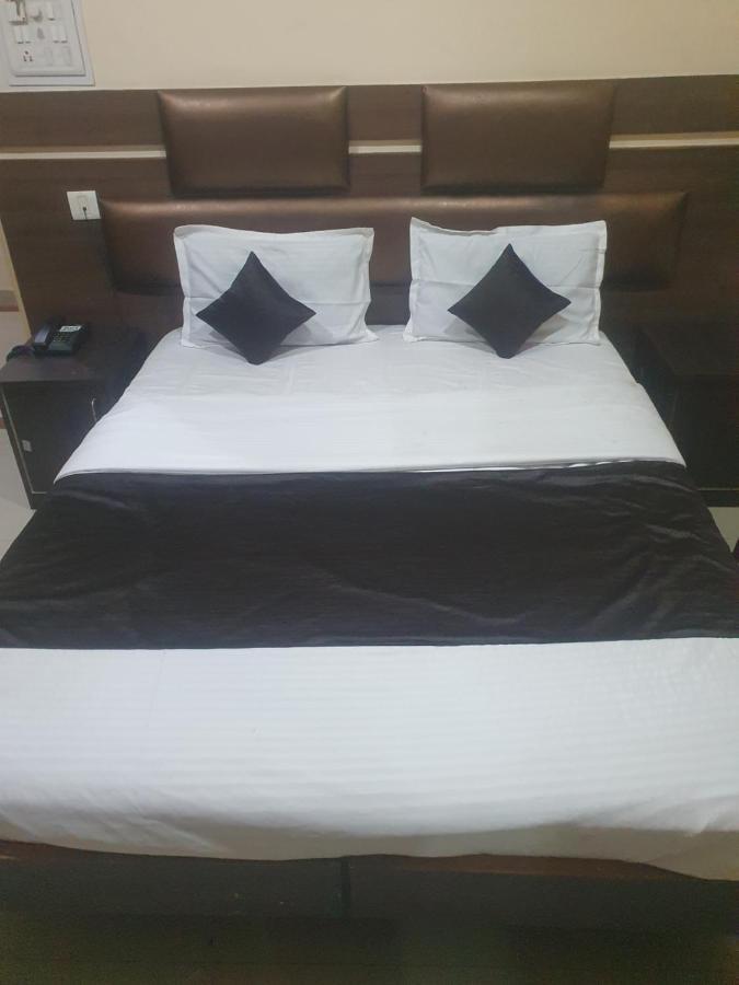 Hotel Anmol Ambikāpur Kültér fotó